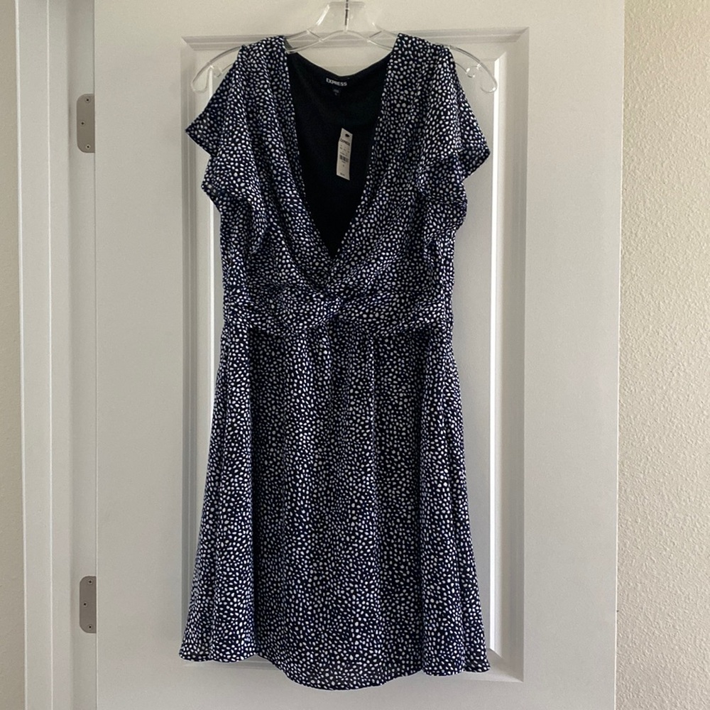 🔥NWT🔥Express Black, Blue & White Dot Dress with Flutter Sleeves size M